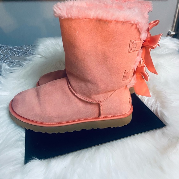 Ugg Short Boots Sz10 Women’s Salmon Color w/ Satin Bows - Picture 3 of 6